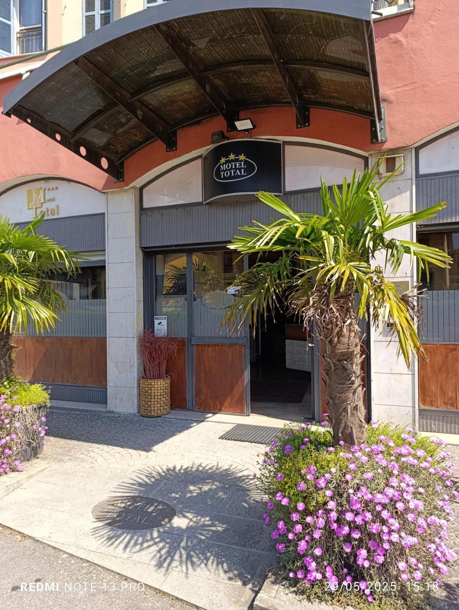 Sleep Well Hotel Total 2 Stelle Pisogne Exterior foto